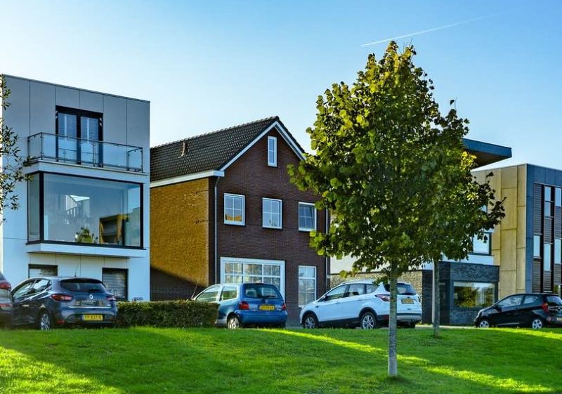 houses-cars-green-blue-812sq